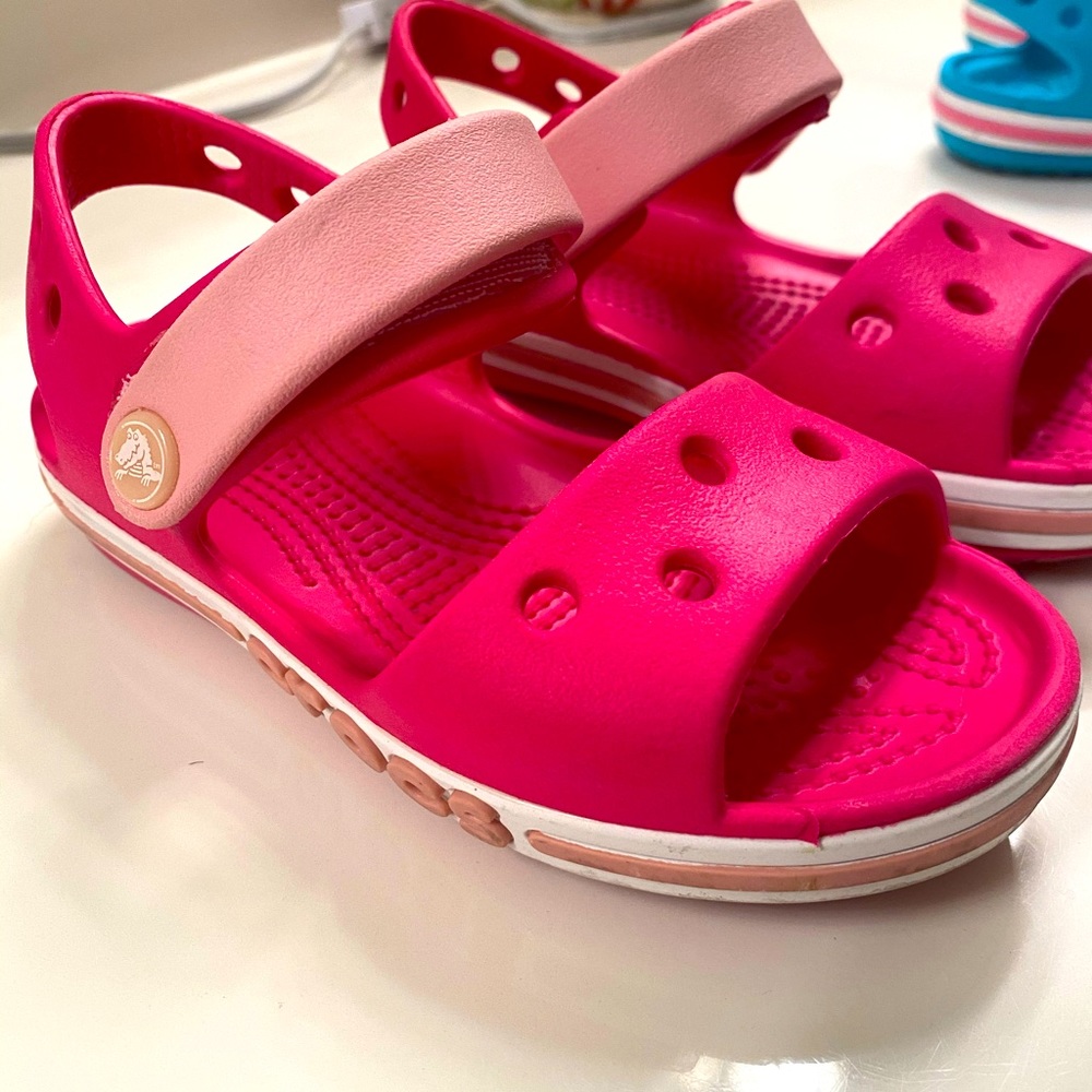 CROCS